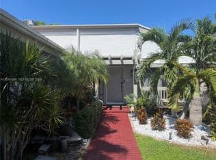 3+1 Müstakil ev — 2707 S Parkview Dr, Hallandale, 33009