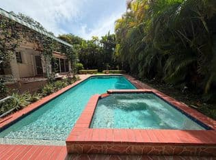 3+1 Müstakil ev — 1540 Dorado Ave, Coral Gables, 33146