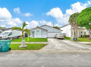 4-bedroom Single-Family Home — 17384 SW 138th Ct, Miami, 33177