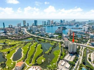 2+1 Condo — 19501 W Country Club Dr APT 2412, Aventura, 33180