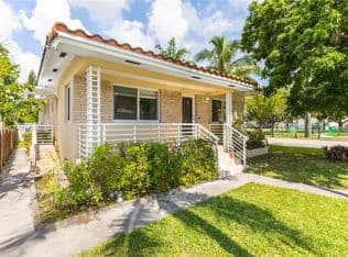 3+1 Müstakil ev — 5990 NE 5th Ave, Miami, 33137