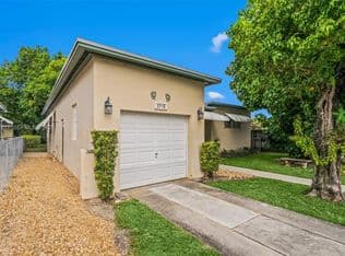 3+1 Müstakil ev — 3745 SW 62nd Ct, Miami, 33155