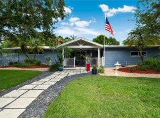 4-bedroom Single-Family Home — 13401 SW 74th Ave, Pinecrest, 33156