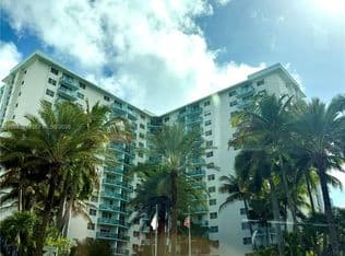 2+1 Condo — 3901 S Ocean Dr APT 5W, Hollywood, 33019