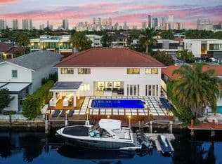 5+1 Müstakil ev — 16430 NE 30th Avenue, North Miami Beach, 33160