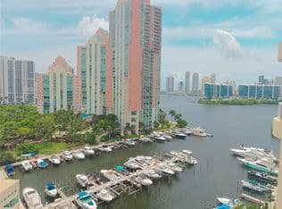 2+1 Condo — 3340 NE 190th St APT 1304, Aventura, 33180
