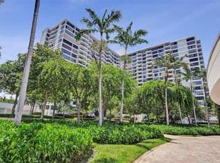 2+1 Condo — 500 Three Islands Blvd APT 213, Hallandale, 33009