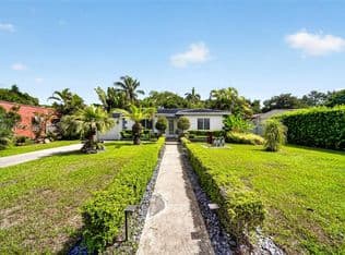3+1 Müstakil ev — 467 NE 129th St, North Miami, 33161