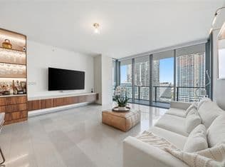 3-bedroom Condo — 68 SE 6th St #1904, Miami, 33130