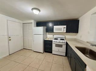 2-bedroom Condo — 18101 NW 68th Ave APT B102, Hialeah, 33015