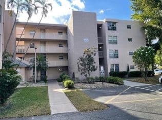 2+1 Condo — 9495 Evergreen Pl APT 102, Davie, 33324
