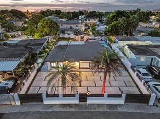 3+1 Müstakil ev — 831 E 10th Pl, Hialeah, 33010