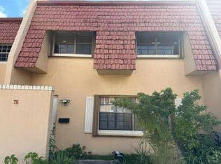 3-bedroom Townhouse — 76 Ann Lee Lane, Tamarac, 33319