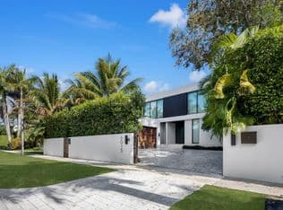 6+1 Müstakil ev — 6015 N Bay Rd, Miami Beach, 33140