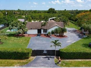 4-bedroom Single-Family Home — 21290 SW 234th St, Homestead, 33031