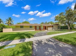 4-bedroom Single-Family Home — 11800 SW 72nd Ave, Pinecrest, 33156