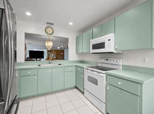 2-bedroom Single-Family Home — 6127 RAINBOW Circle, Greenacres, 33463