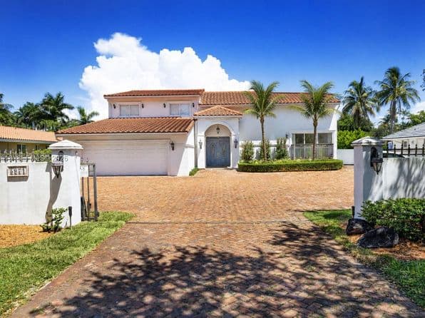 5+1 Müstakil ev — 5971 SW 88th St, South Miami, FL 33156