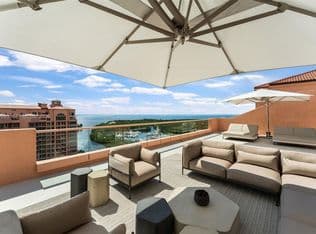 4-bedroom Condo — 60 Edgewater Dr #Ts, Miami, 33133
