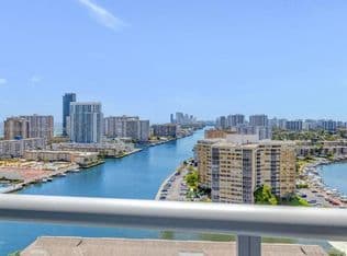 2+1 Condo — 2602 E Hallandale Beach Blvd #R3009, Hallandale, 33009