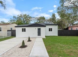 4+1 Müstakil ev — 1305 Dunad Ave, Opa Locka, 33054