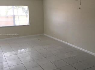 3-bedroom Townhouse — 5962 NW 29th Pl #112, Fort Lauderdale, 33313