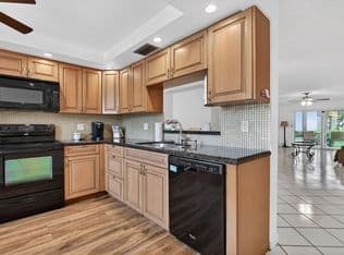 2-bedroom Condo — 2201 Lucaya Bend #A1, Pompano Beach, 33066
