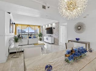 2+1 Condo — 1000 Island Blvd #312, Aventura, 33160