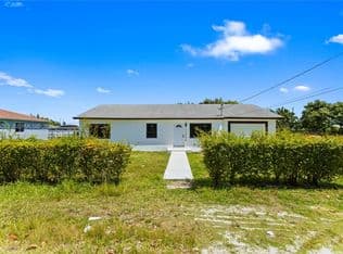 4-bedroom Single-Family Home — 12035 SW 214th Ter, Miami, 33177