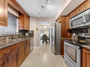 3-bedroom Condo — 6300 NW 2nd Avenue #201, Boca Raton, 33487