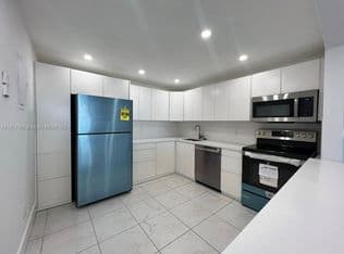 2+1 Condo — 13499 Biscayne Blvd APT 1405, North Miami, 33181