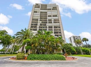 2-bedroom Condo — 2425 PRESIDENTIAL Way #1006, West Palm Beach, 33401