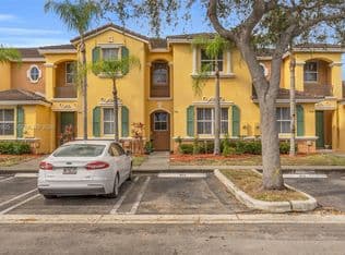 3+1 Townhouse — 950 NE 42nd Pl, Homestead, 33033