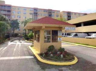 2-bedroom Condo — 17890 W Dixie Hwy APT 714, North Miami Beach, 33160