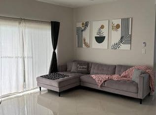 3-bedroom Townhouse — 1851 NW 96th Ter #6B, Pembroke Pines, 33024