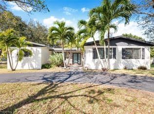 4+1 Müstakil ev — 8425 SW 174th St, Palmetto Bay, 33157