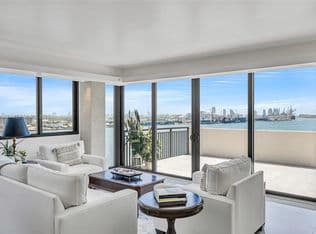 3-bedroom Condo — 540 Brickell Key Dr APT 1820, Miami, 33131