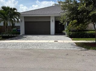 4+1 Müstakil ev — 15062 SW 177th Ter, Miami, 33187