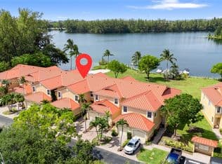 3+1 Townhouse — 4065 Crystal Lake Dr, Pompano Beach, 33064