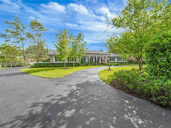 4+1 Müstakil ev — 10705 SW 128th Ter, Miami, FL 33176