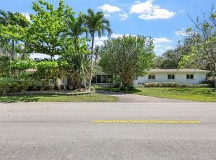 5-bedroom Single-Family Home — 7800 SW 132nd St, Pinecrest, 33156