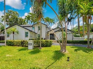 4+1 Müstakil ev — 8265 SW 176th Ter, Palmetto Bay, 33157