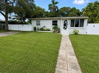 3+1 Müstakil ev — 204 SW 7th Ave, Hallandale Beach, 33009