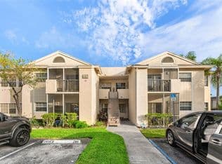 2+1 Condo — 680 Cypress Club Way #G10, Deerfield Beach, 33064