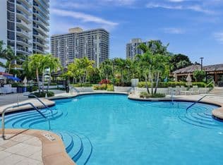 3+1 Condo — 20281 E Country Club Dr APT 1907, Aventura, 33180