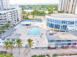 2-bedroom Townhouse — 5445 Collins Ave APT P2, Miami Beach, 33140