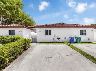 3-bedroom Townhouse — 8421 SW 209th St #8421, Miami, 33189