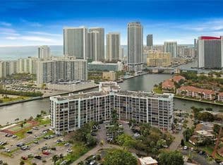 2+1 Condo — 200 Leslie Dr APT 425, Hallandale, 33009
