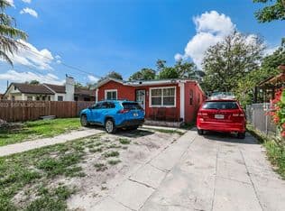 4+1 Müstakil ev — 578 NW 97th St, Miami, 33150