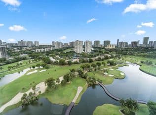 2+1 Condo — 20379 W Country Club Dr APT 2433, Aventura, 33180
